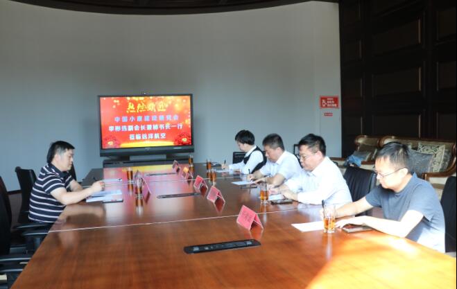 座谈会.jpg