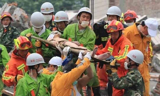 首页 新闻头条 2008年5月14日,在汶川地震中受伤的儿童   那一年