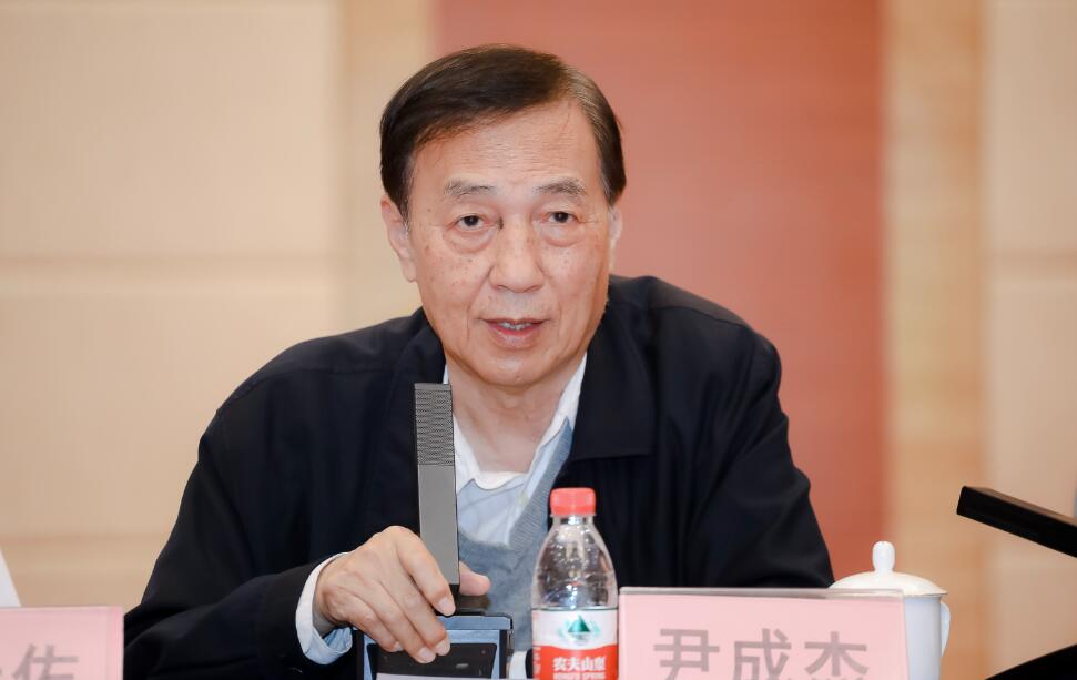 尹成杰1.jpg