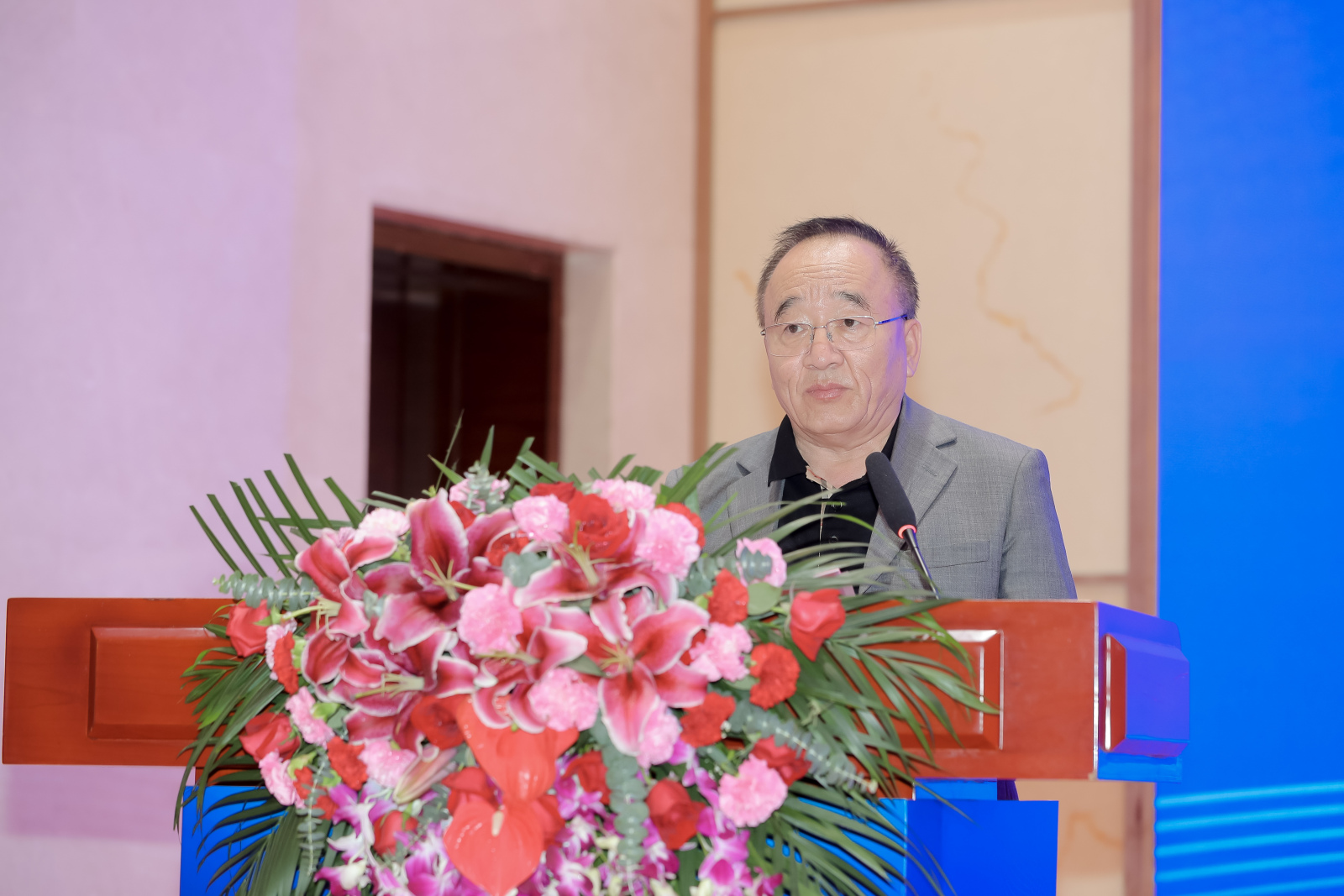 中国小康建设研究会白长岗会长.jpg